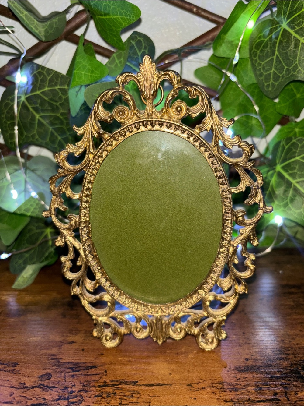 Vintage Ornate Green and Gold Decorative Oval Frame 3x4